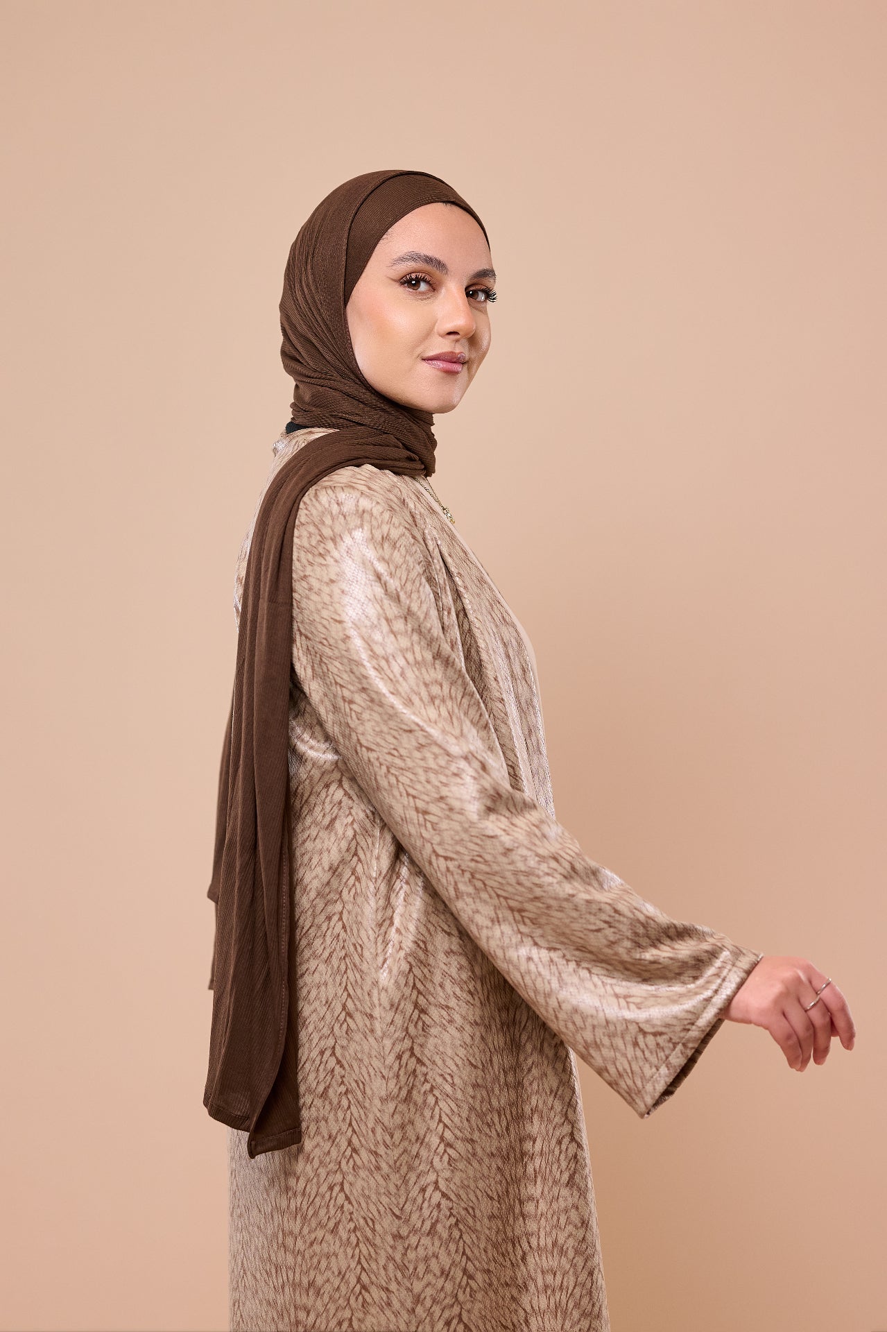 Feather Grain Two-Piece Abaya side profile