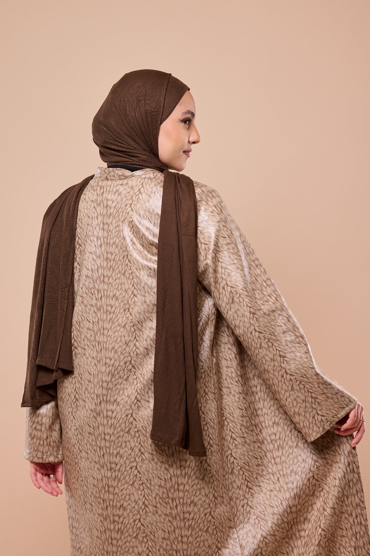 Feather Grain Two-Piece Abaya back view