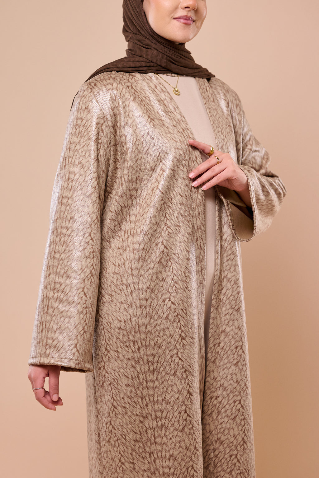 Feather Grain Two-Piece Abaya texture detail