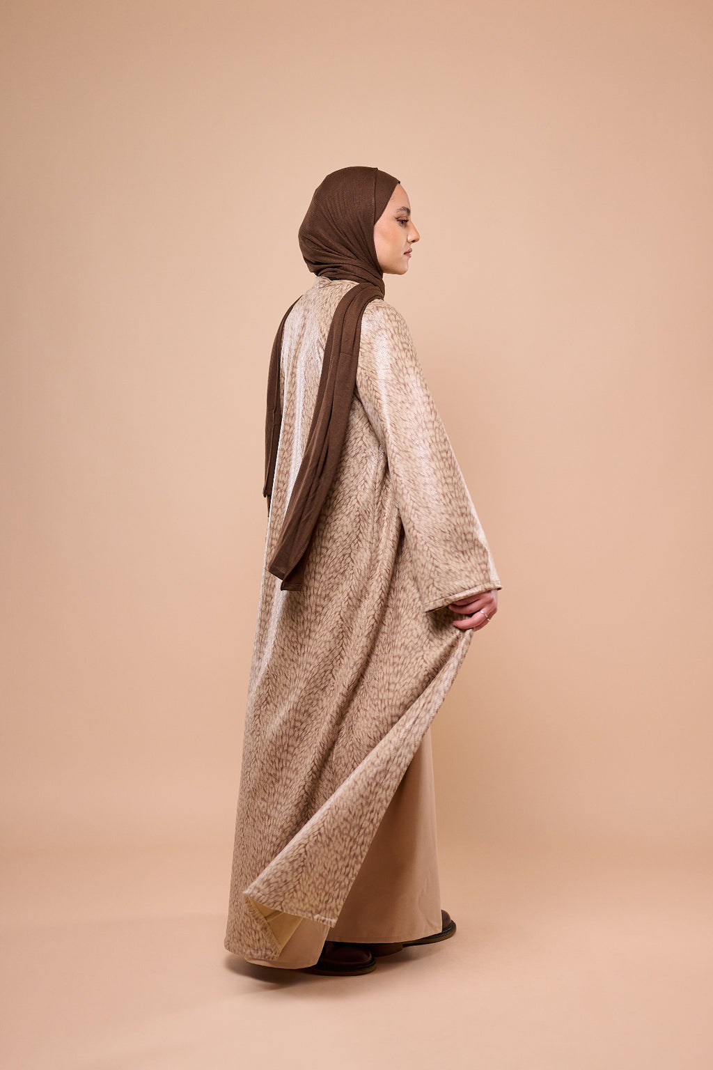 Feather Grain Two-Piece Abaya walking view